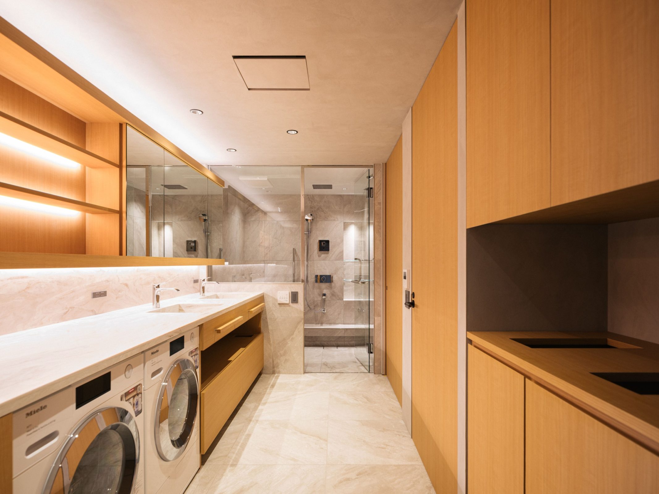 京都のリノベーションモダン住宅の洗面、脱衣、洗濯、浴室、風呂