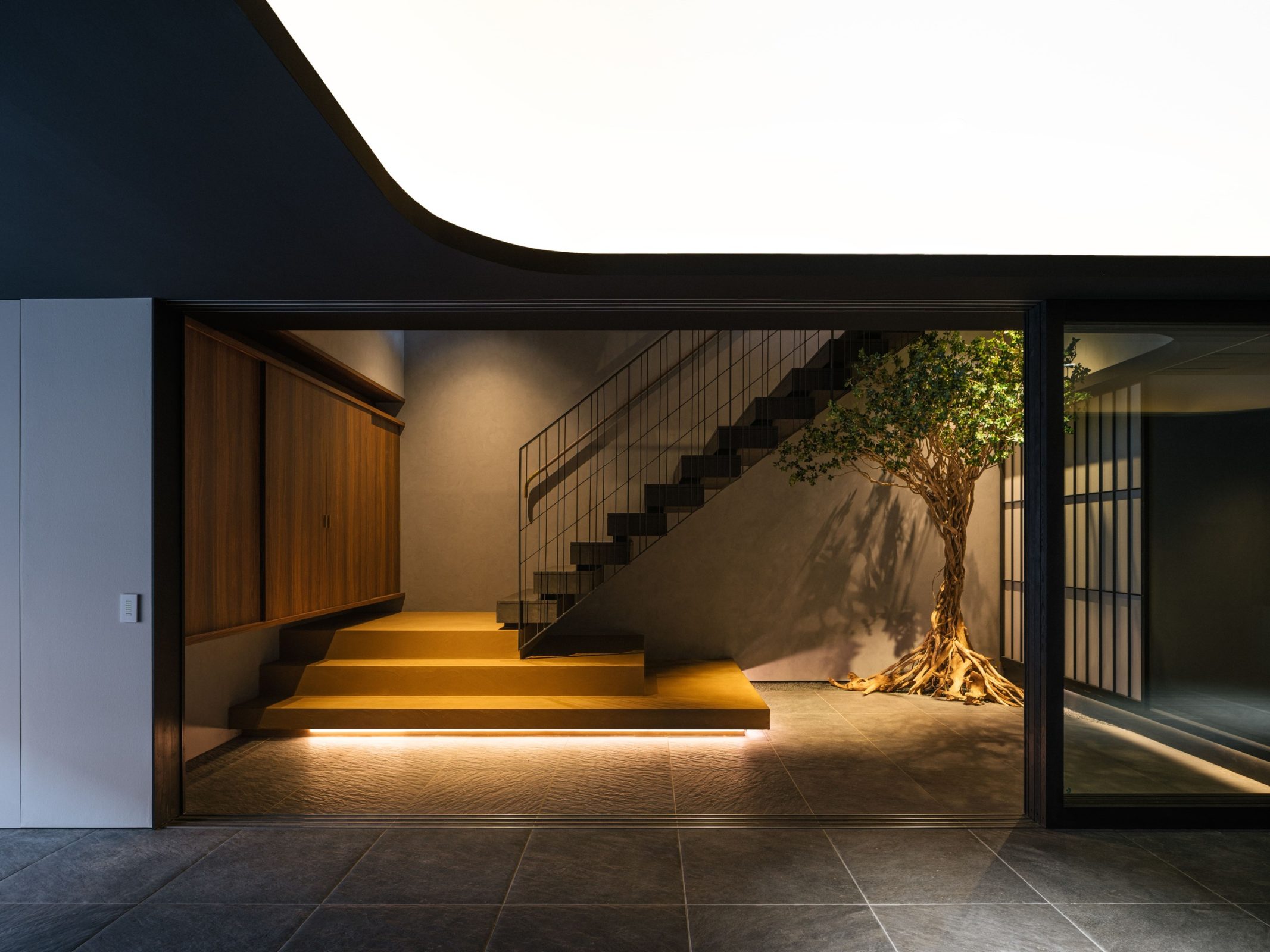 京都のリノベーションモダン住宅のエントランス