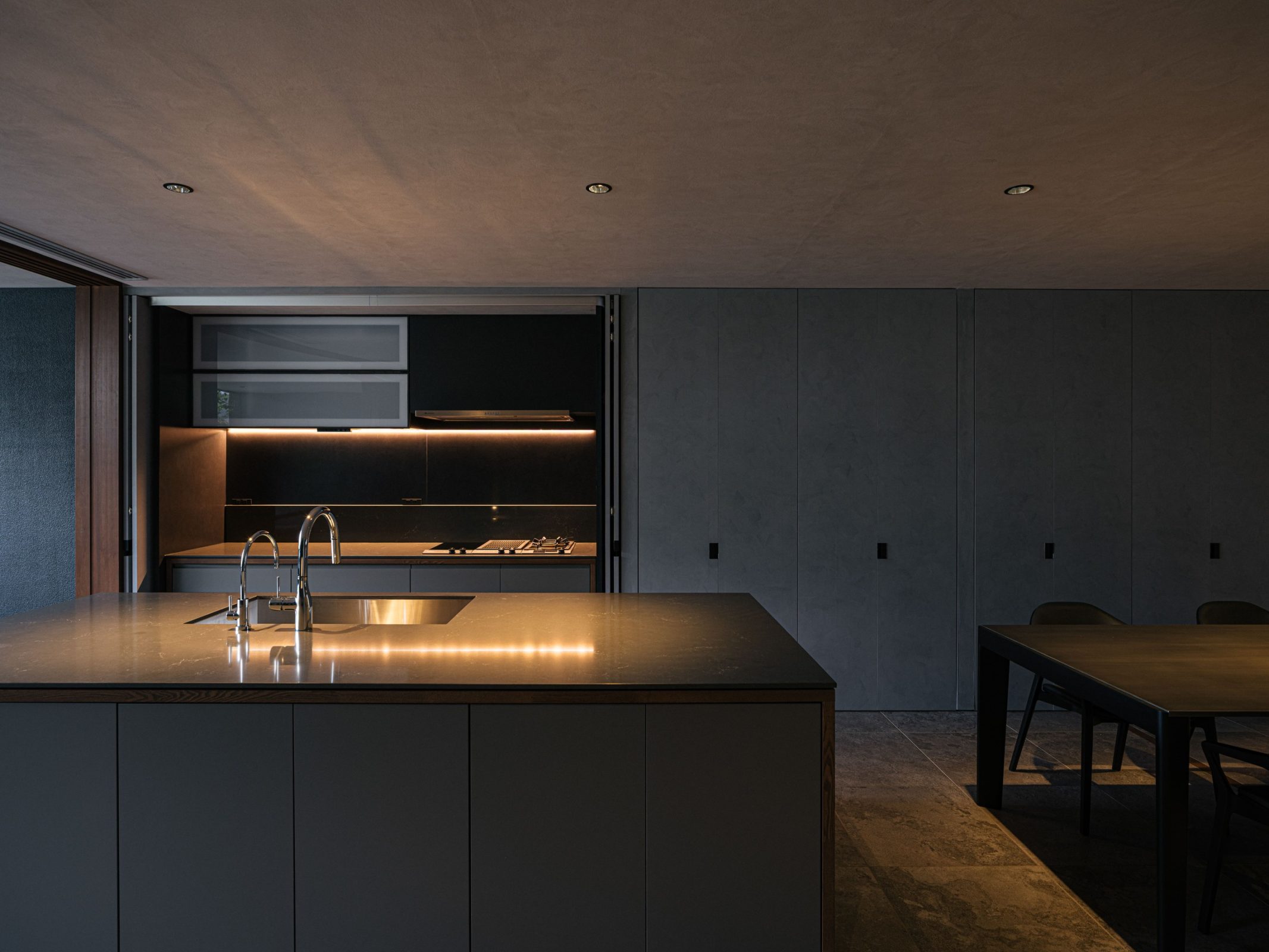 京都のリノベーションモダン住宅のキッチン