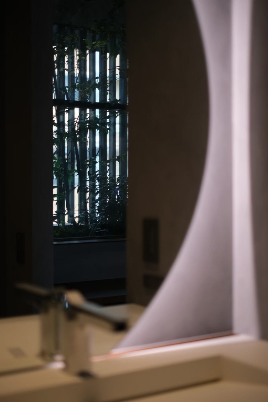 京都のリノベーションモダン住宅の鏡