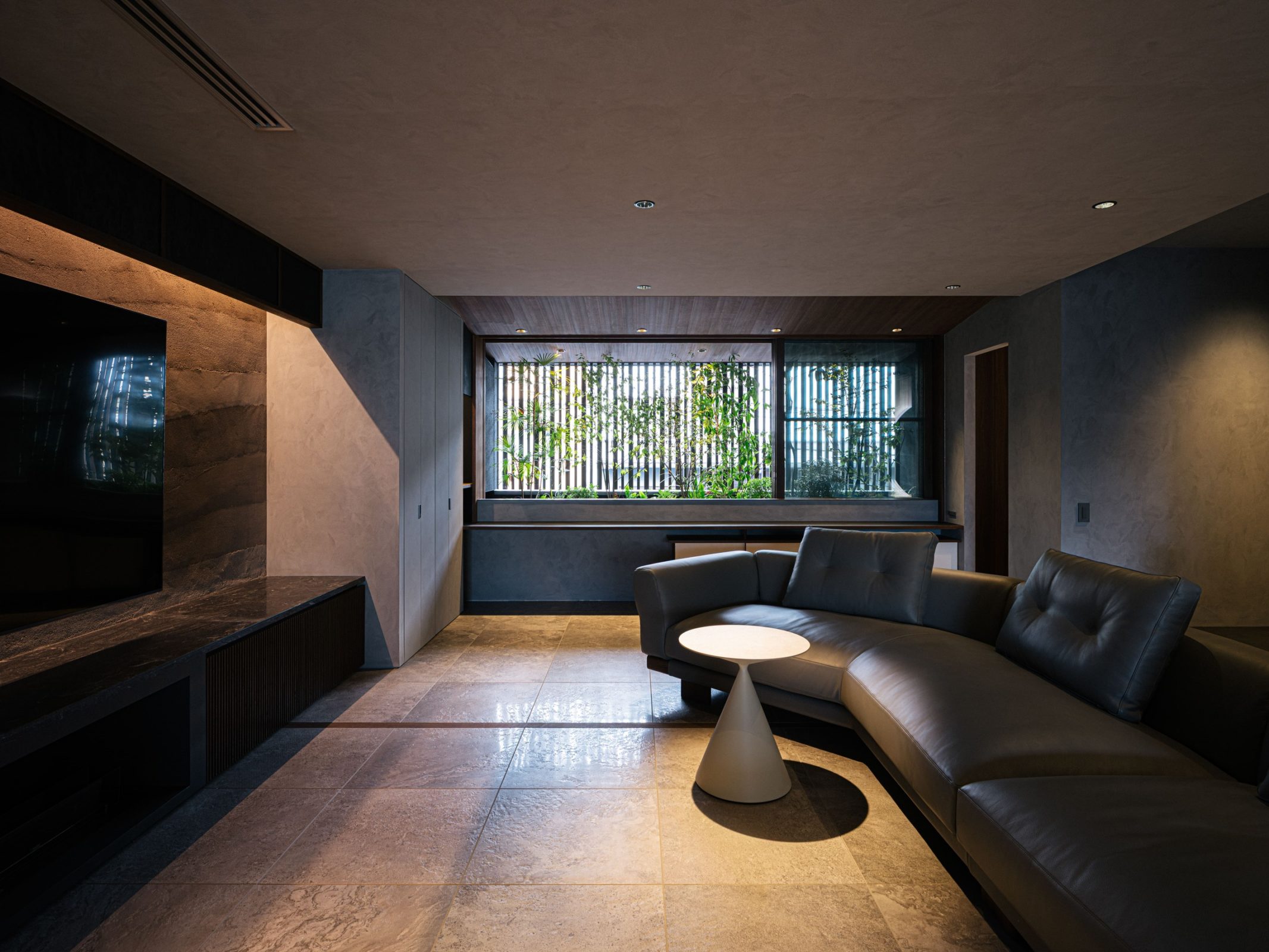 京都のリノベーションモダン住宅のソファ